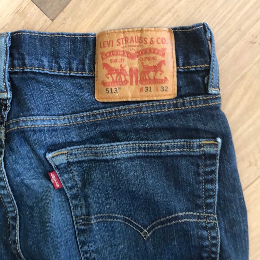 Levi’s 513 31w. L32.  Great used condition.  Slight wear at the heel. See photo